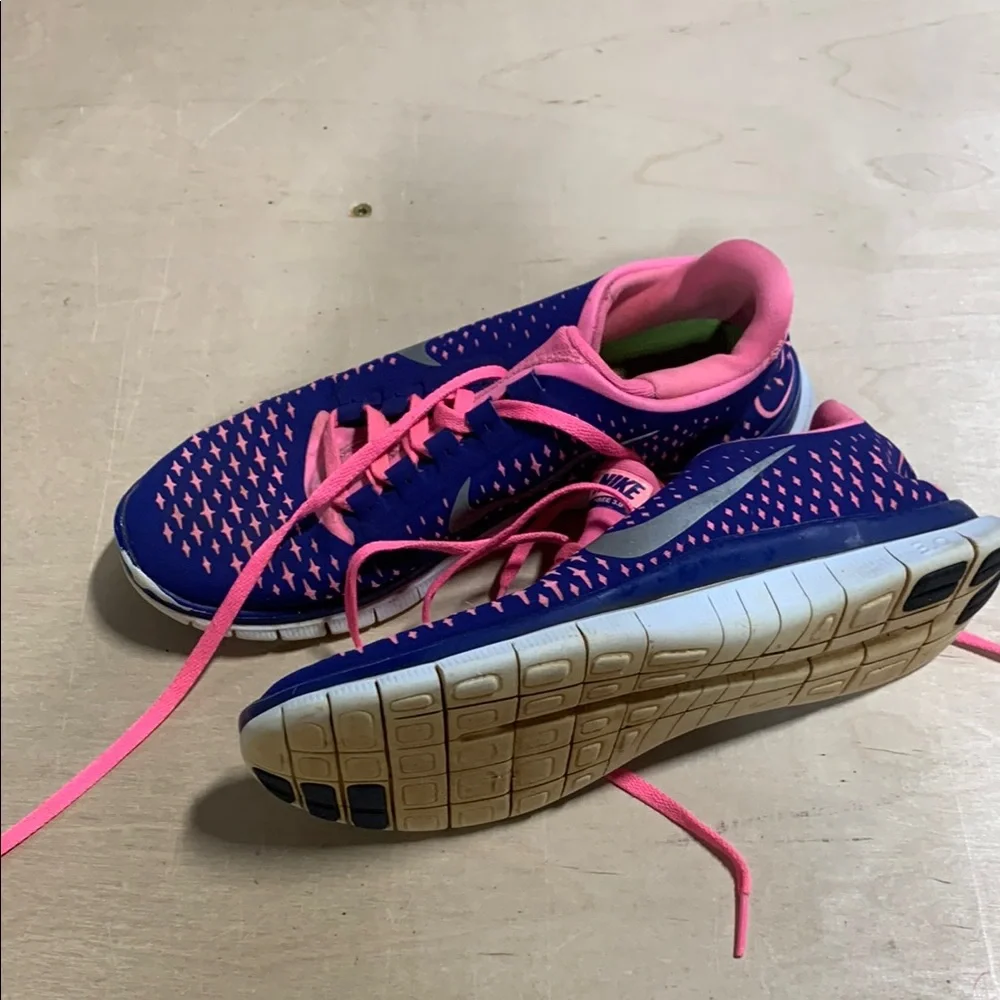 Nike Blue and Pink Athletic Shoes with Breathable Mesh‎ - size 8.5 - 3183